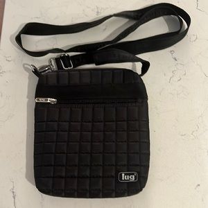 Lug crossbody